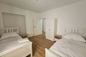 فندق صغير Sfn Home Stay