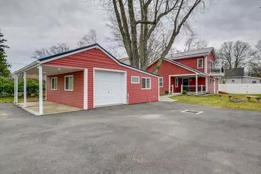 コテージ Angola Vacation Rental, Walk To Lake Erie Beach!