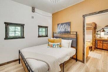 Vidéki Ház Cle Elum Cabin W/ Hot Tub, Fire Pit & Deck!