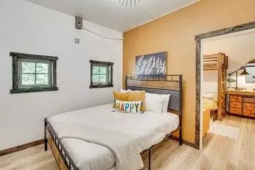 Vakantiehuisje Cle Elum Cabin W/ Hot Tub, Fire Pit & Deck!