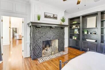 Сельский дом Opulent Ocala Mansion W/ Private Pool & Hot Tub!