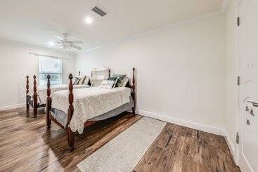 بيت ريفى Pool & Home Theater: Lighthouse Point Home!