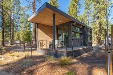 کلبه Village Camp Truckee