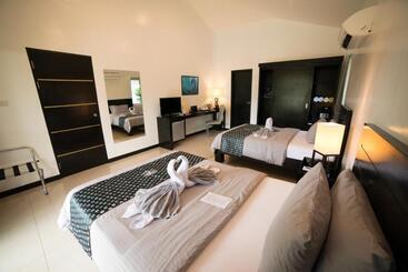 Отель Alona Royal Palm Resort