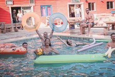 Compay Hostel La Pedrera