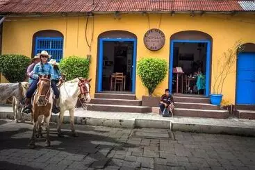 هتل Hostel Yaxha