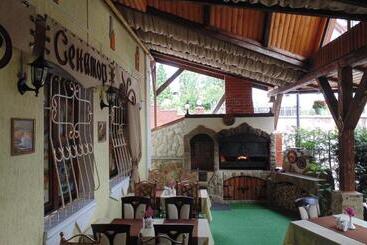 فندق &restaurant Senator
