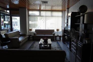 Bed and Breakfast Estalagem Sequeira