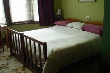 Bed and Breakfast Federation House