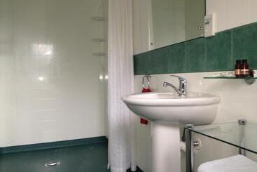 Bed and Breakfast Lovett Lodge