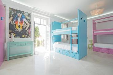 Blue Boutique Hostel & Suites