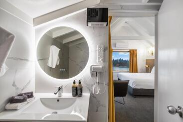 Lakeview Colonial Motel