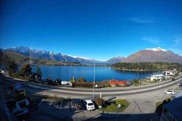 Lakeview Colonial Motel