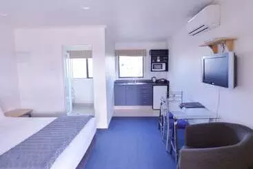 モーテル Claremonte Motor Lodge