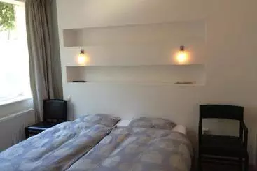 تختخواب و صبحانه Bed In Amsterdam