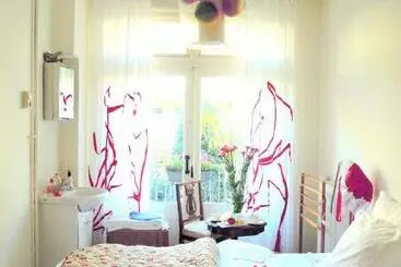 Miss Ortelia B&b