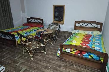 هتل آپارتمان شاليه فيلا فندقي سياحي علي البحر مباشرة بحديقة خاصة