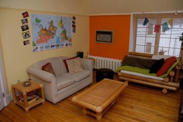 Auberge C Mon Inn Hostel