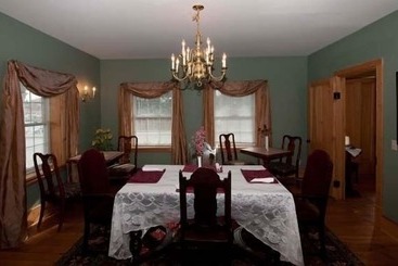 Bed and Breakfast Emilyville Inn