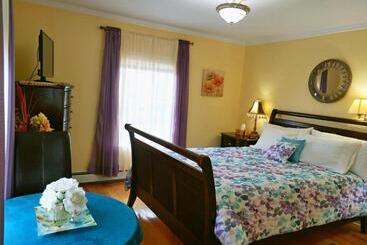 בית מלון כפרי Inn On The Harbour