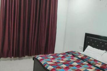 Hotel Sarthak Villa & Restaurant