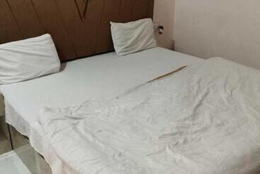 בית מלון כפרי O Rk Palace