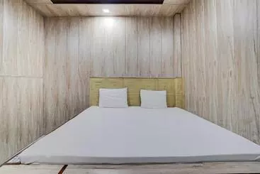Oyo Hotel Aryawart Galaxy