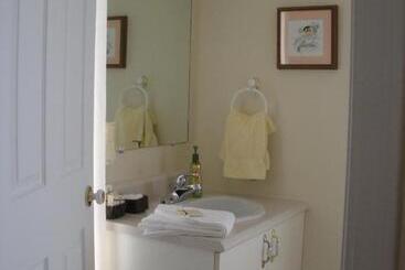 Cote S Bed & Breakfast