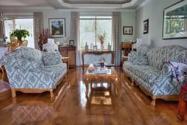 Hummingbird Bed And Breakfast