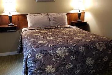 Malahat Bungalows Motel