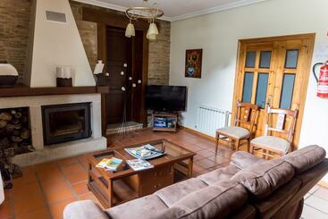 ホテル Ambasmestas