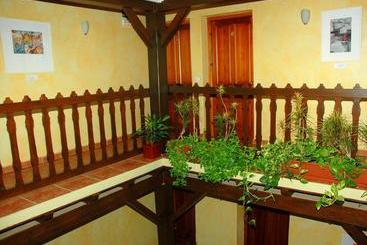 Отель La Casa Grande De Alpandeire