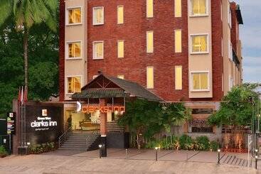 Отель Green View Clarks Inn, Shimoga