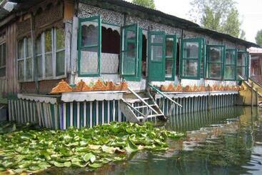 בית מלון כפרי Island Homestay In Dal Lake