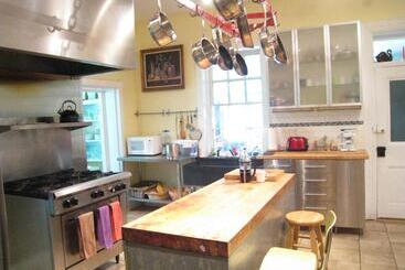 Allegheny Street Bed & Breakfast