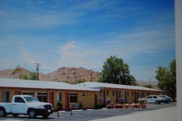 Motel Safari Motor Inn   Joshua Tree