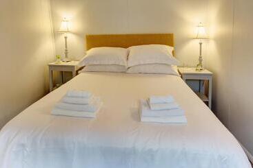 בית מלון כפרי Pine Hill Arms