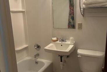 فندق على الطريق Holiday Lodge