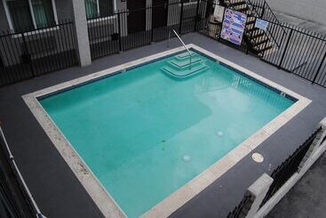 汽车旅馆  La Puente Inn