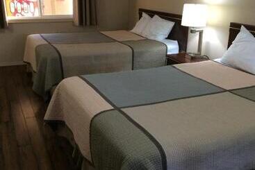 モーテル Townhouse Inn & Suites