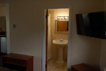 Sara Glen Motel   Saratoga Springs Glens Falls