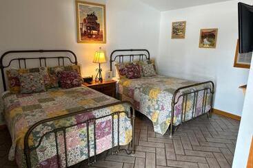 Buffalo Chip's Ranch House Motel