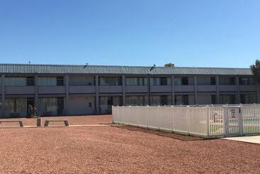 Ez 8 Motel Airporter