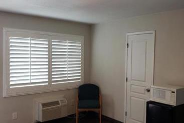 Отель Classic Inn And Suites