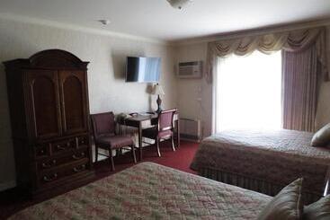 استراحتگاه Roosevelt Inn & Suites Saratoga Springs