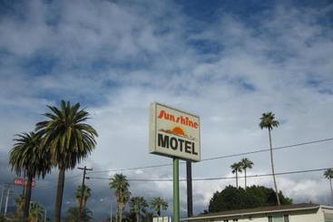 Sunshine Motel