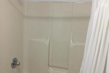 Villa Inn Motel Near Hwy 12 Wi Capital O