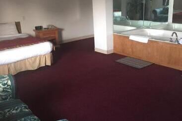 Villa Inn Motel Near Hwy 12 Wi Capital O