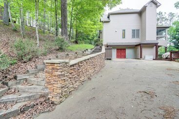 Hus på landet Beautiful Coosawattee River Retreat W/ Hot Tub!