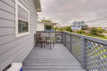 Hus på landet Canal Front Freeport Home ~ 4 Mi To Surfside Beach